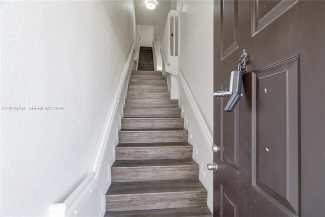 Building Photo - 725 SW 148th Ave