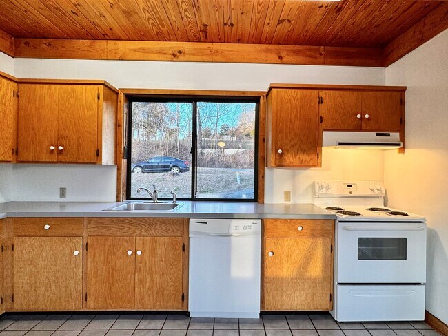 Building Photo - 2442 Red Hill Road