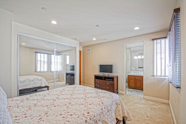 Building Photo - 308 Gull St