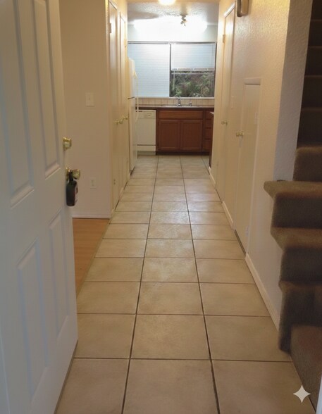 Building Photo - 2417 Poplar St SE