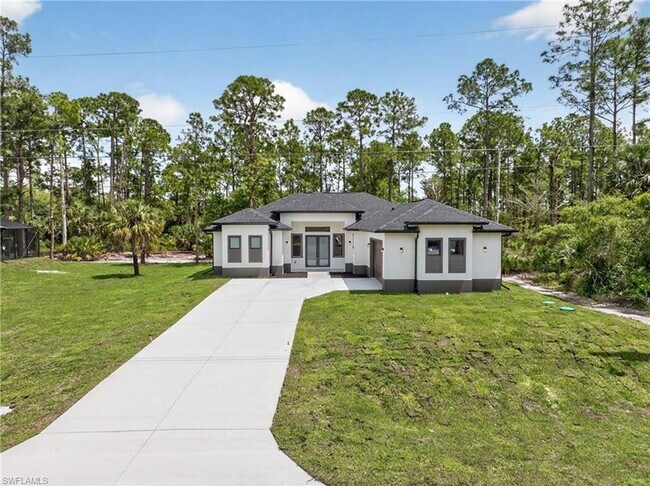 Building Photo - 1204 Moore Ave