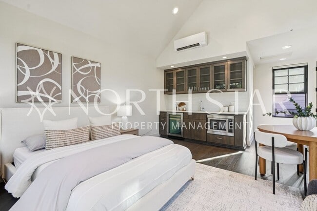 Building Photo - Luxury Living in the Heart of Lake Oswego: Stylish 3-Story Townhouse