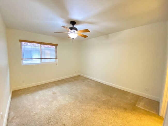 Building Photo - Spacious Two Bedroom featuring Ensuite Bathrooms! TWO ASSIGNED PARKING SPACES! Air Conditioning I...