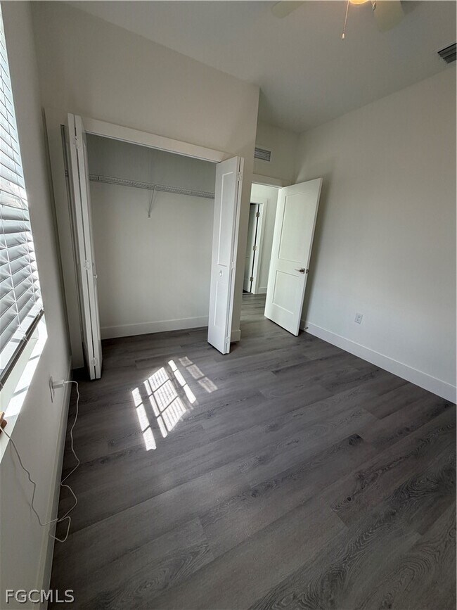 Building Photo - 721 Ivan Ave S