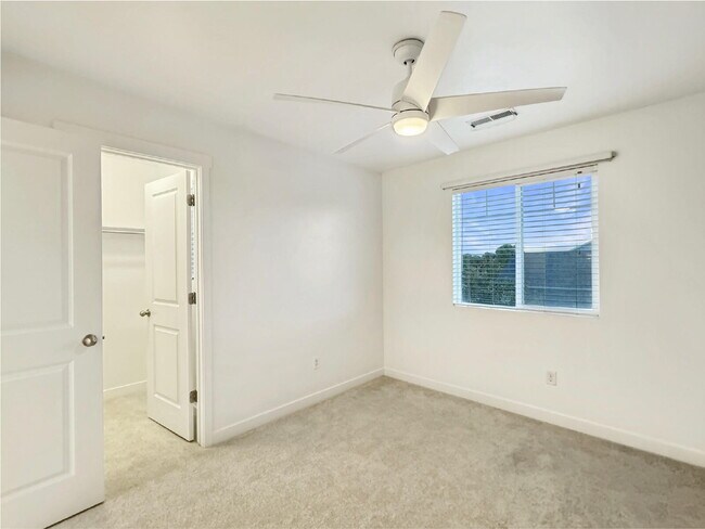 Building Photo - Beautiful Townhouse in Draper - 3 BD 2.5 BA 2 GA - 2250 Square Feet