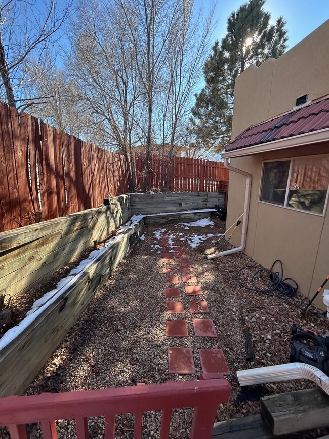 Building Photo - 1347 E Parkway Dr