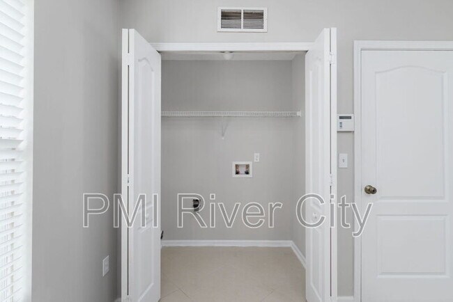 Building Photo - 6522 Skyler Jean Dr
