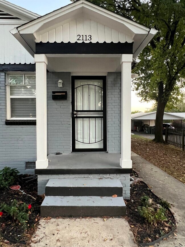 Building Photo - 2113 W 19th St