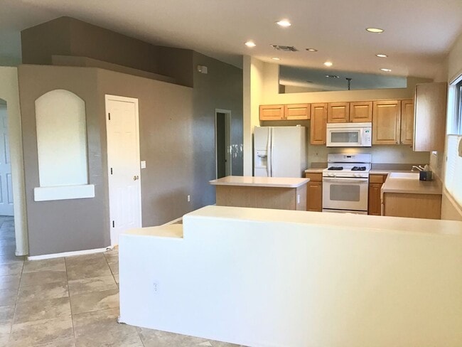 Building Photo - 3Bd/2ba Nice, clean in Rancho Vistoso, 3 Car Garage, Oro Valley