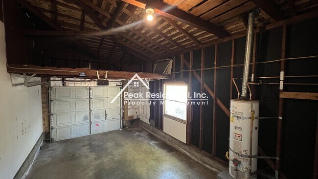 Building Photo - Charming Arden Area 2bd/1ba Duplex!