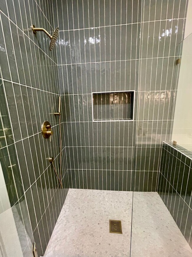 Building Photo - 323 50th Ave N