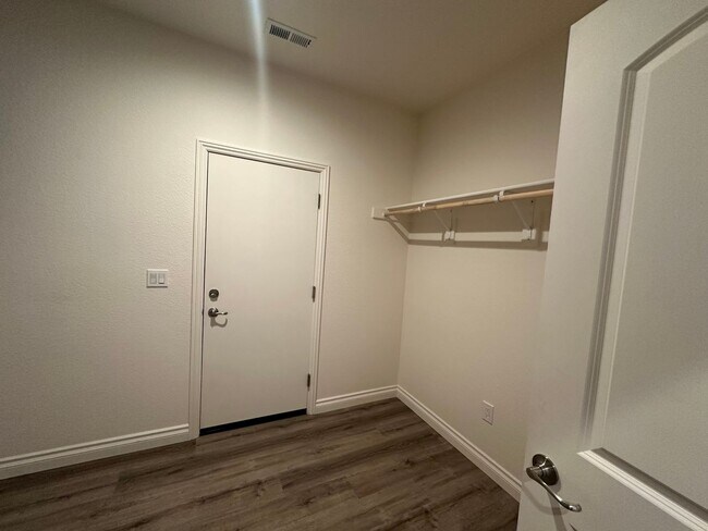 Building Photo - 17854 Davis Mdw Ct