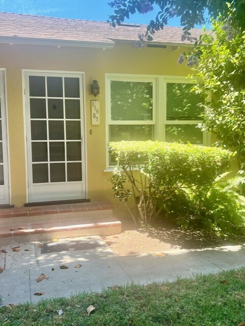 Front door of 11657 - 11657 Magnolia Blvd