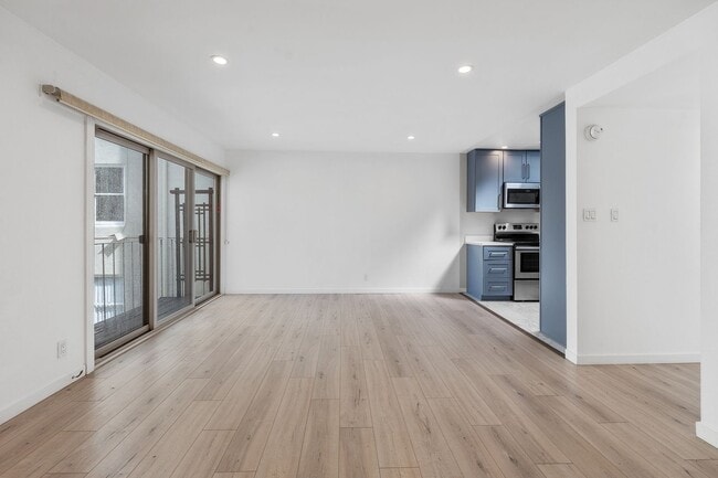 Building Photo - Modern 1BR/1BA Penthouse in Pacific Height...