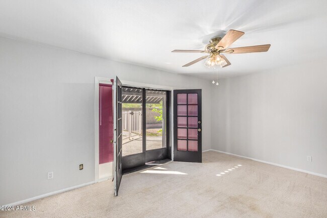 Building Photo - 1835 E Yale Dr