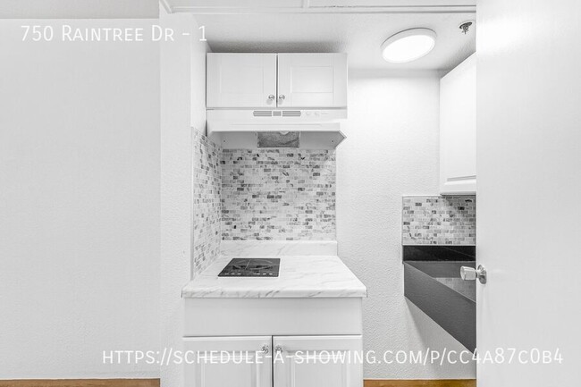 Building Photo - Newly remodeled modern Studio + 1 Bath + P...