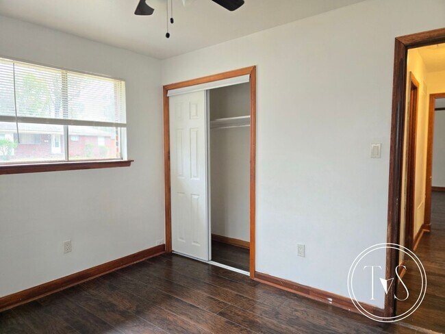 Building Photo - 1617 E 59th St