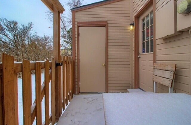 Building Photo - Charming Two-story, 1 bed, 1 Bath Townhome...