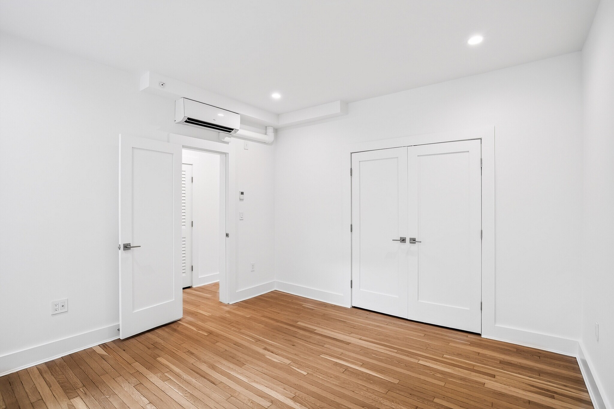 Building Photo - 16a Forest St. Unit 33