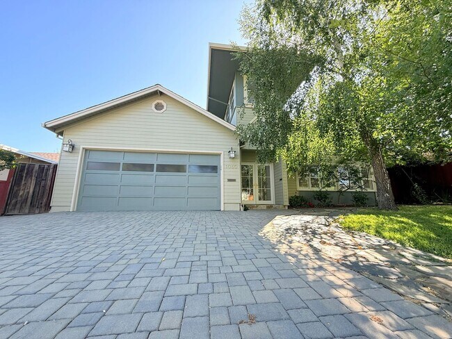 Building Photo - ? Elegant & Expansive Redwood City Home – ...