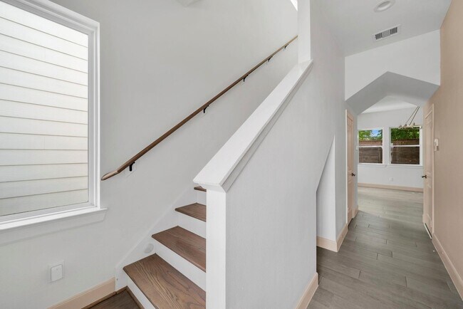 Building Photo - 9551 Neuens Rd