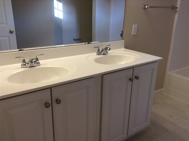 Building Photo - 10 Hunterbrook Ct