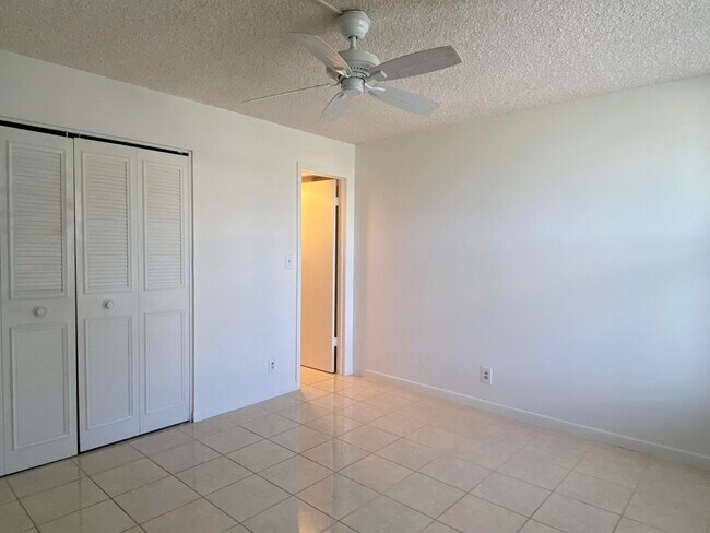 Building Photo - 11 Royal Palm Way