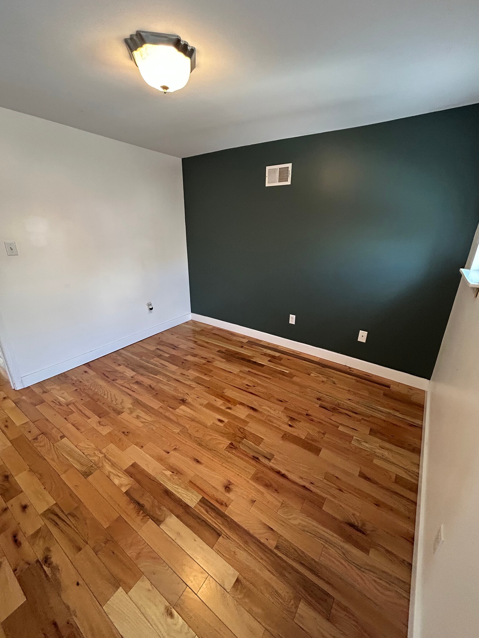 Building Photo - 2027 E Sergeant St