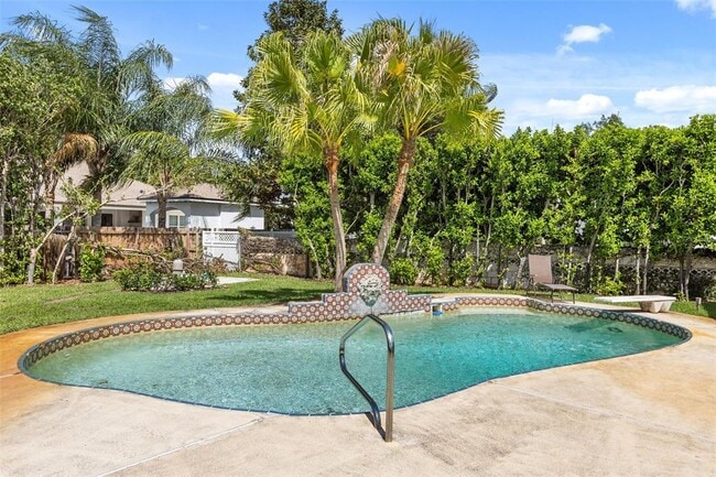 Building Photo - 1711 Chestnut Ave