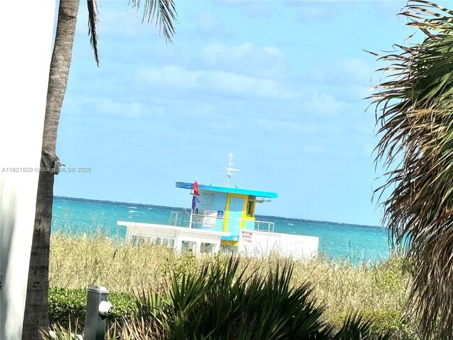 Building Photo - 1621 Collins Ave