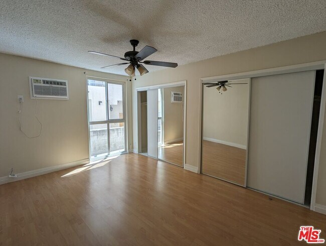 Building Photo - 633 N Sweetzer Ave