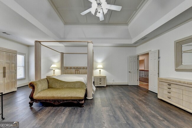 Building Photo - 8910 Pinehurst Cove