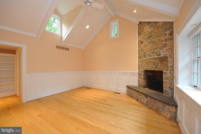 Building Photo - 1420 Creek Road Trail