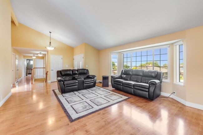 Building Photo - 208 Crestview Dr