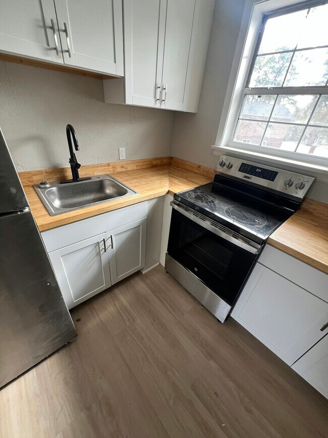 Building Photo - 724 S 4th St