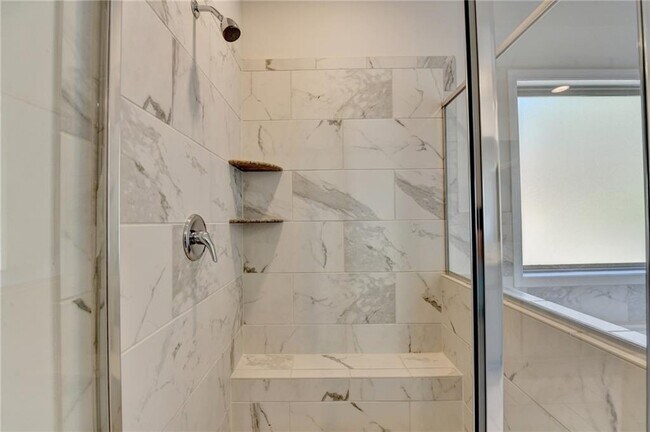 Building Photo - 1661 Silver Crst Wy