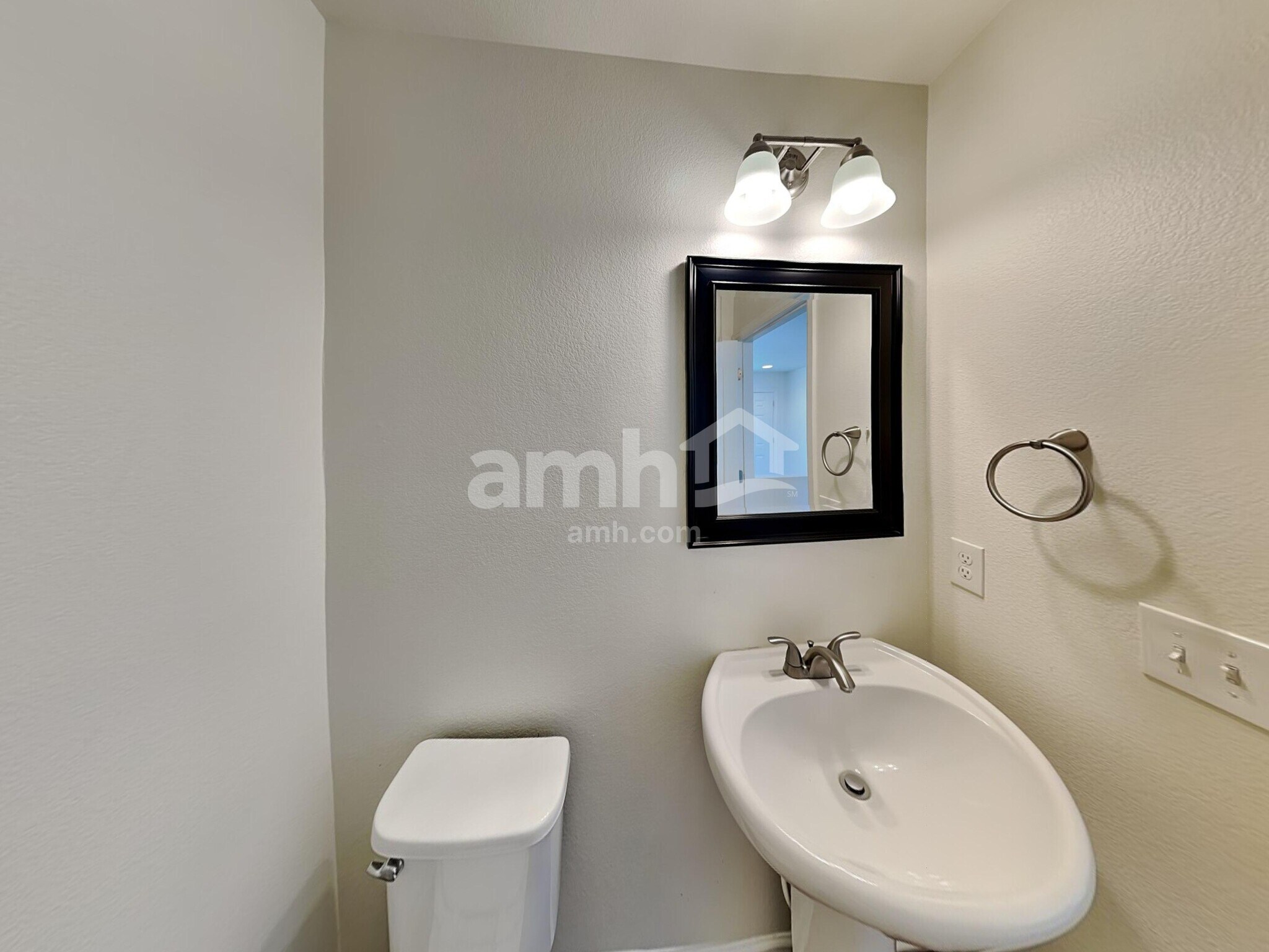 Building Photo - 5366 N Laredo St