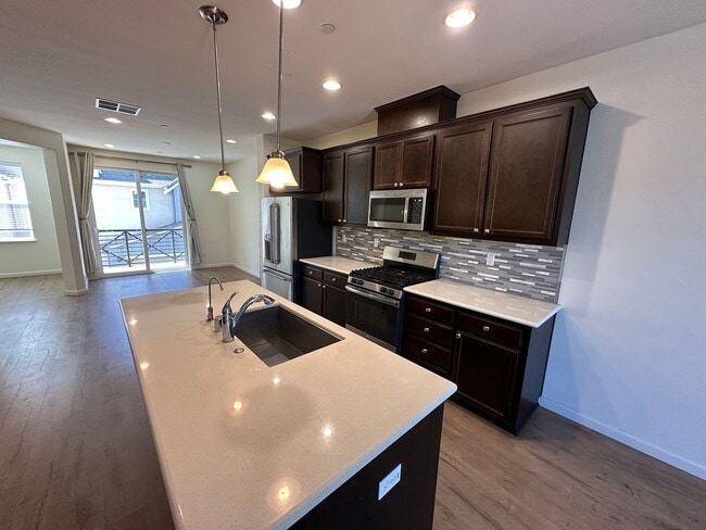 Building Photo - 2240 Carbondale Way