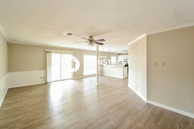 Building Photo - 3 Bedroom Pet-Friendly Home in San Antonio, TX with Main Street Renewal