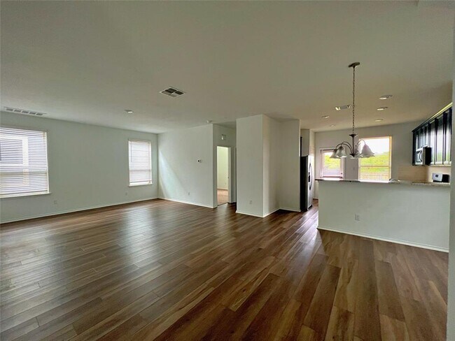 Building Photo - 444 English Oak St