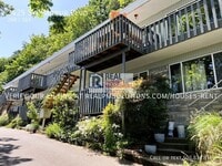 Building Photo - 3425 SW Barbur Blvd