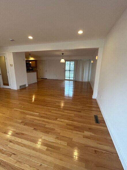 Building Photo - 22 Broadlawn Park