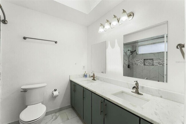 Building Photo - 119 Floral Ct