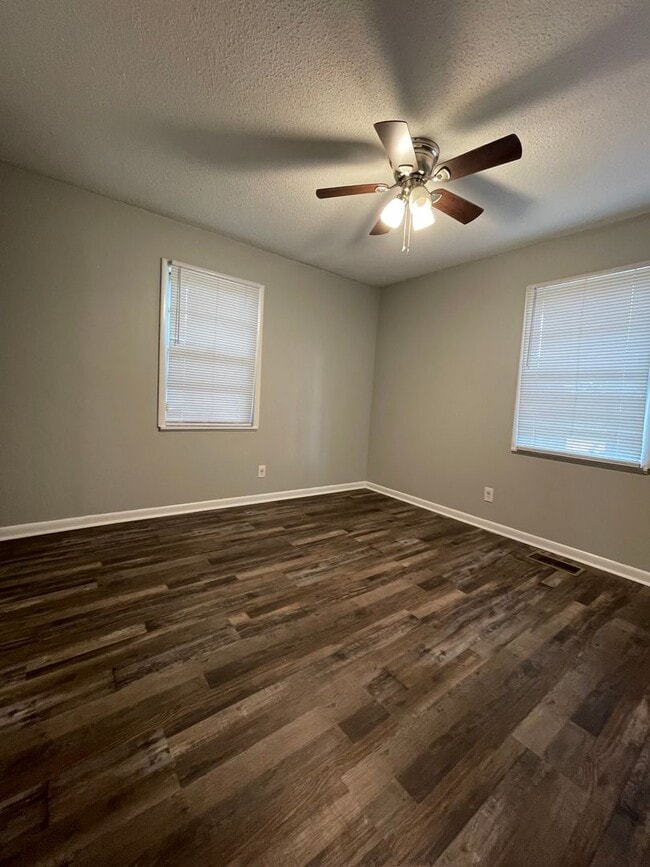 Building Photo - 4-BEDROOM + BONUS ROOM - Beautiful, Shady Residential Area