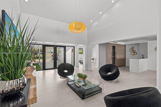 Building Photo - 207 Holiday Dr