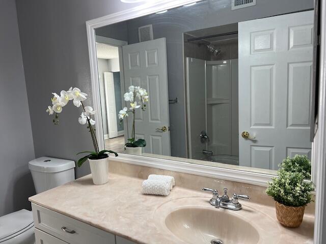 Building Photo - 2163 Madeira Dr