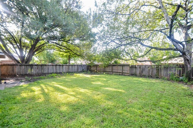 Building Photo - 7851 Battlepine Dr