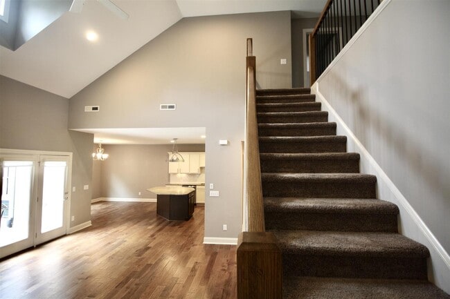 Building Photo - 147 Pinebranch Ct