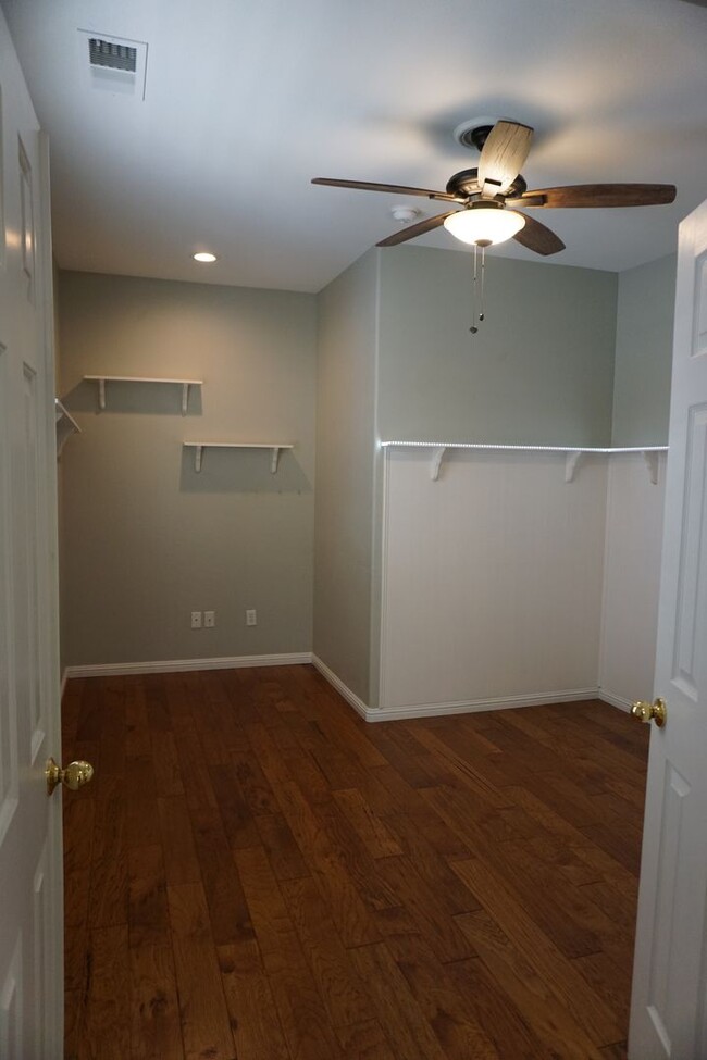 Building Photo - 10591 Iron Point Cir