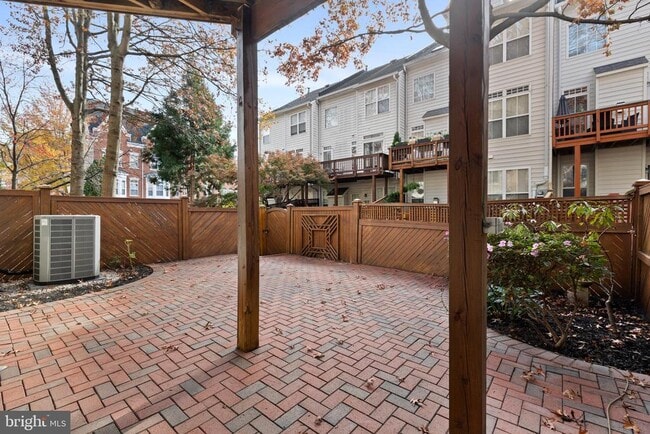Building Photo - 4914 John Ticer Dr